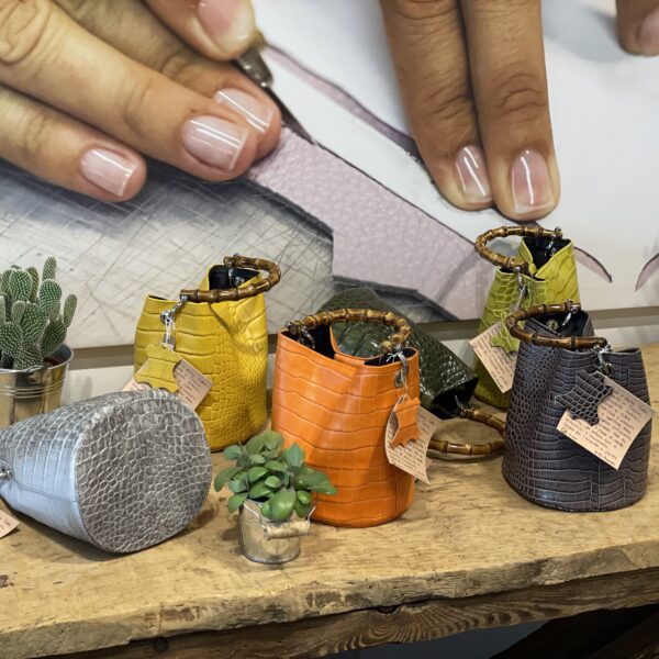 Borsa Mini-Sac Pelle Opaca Stampa Cocco Azzurro Ghiaccio e Polvere - immagine 4