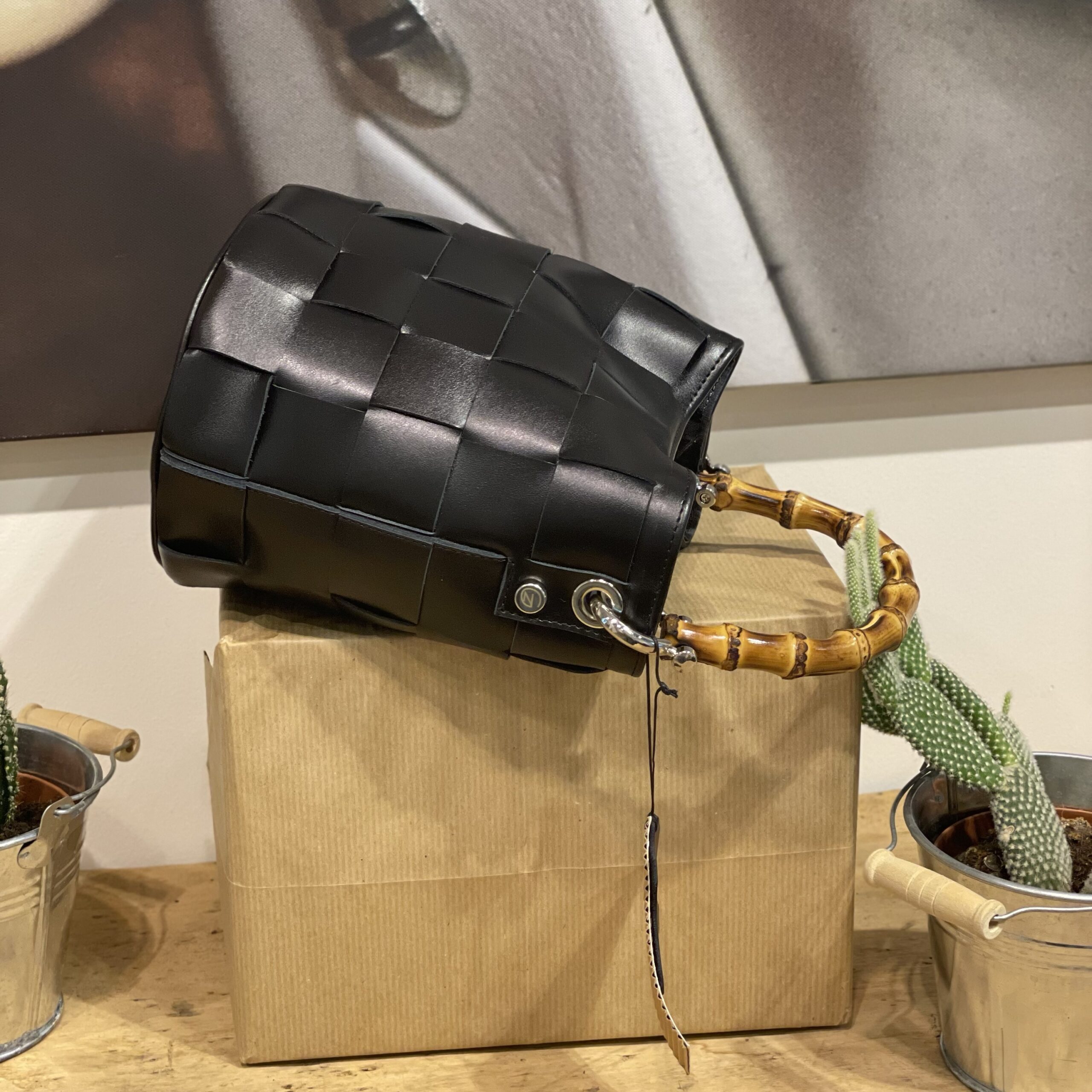 Borsa Mini-Sac Pelle Semi Opaca Intrecciata a Mano NERO - immagine 2